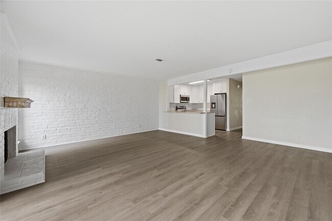 Foto del edificio - 100 Edgewater Dr