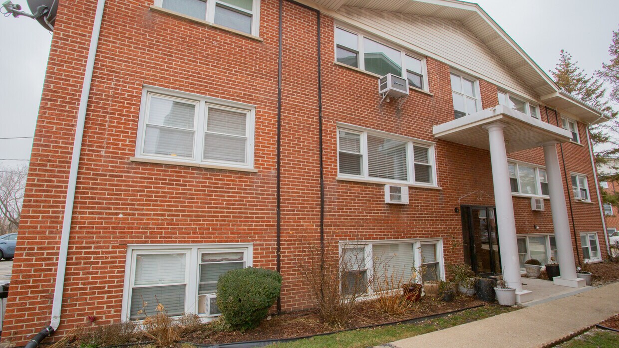 10145 Hartford Ct Unit 2A, Schiller Park, IL 60176 Condo for Rent in