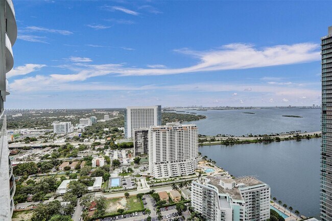 Foto del edificio - 501 NE 31st St