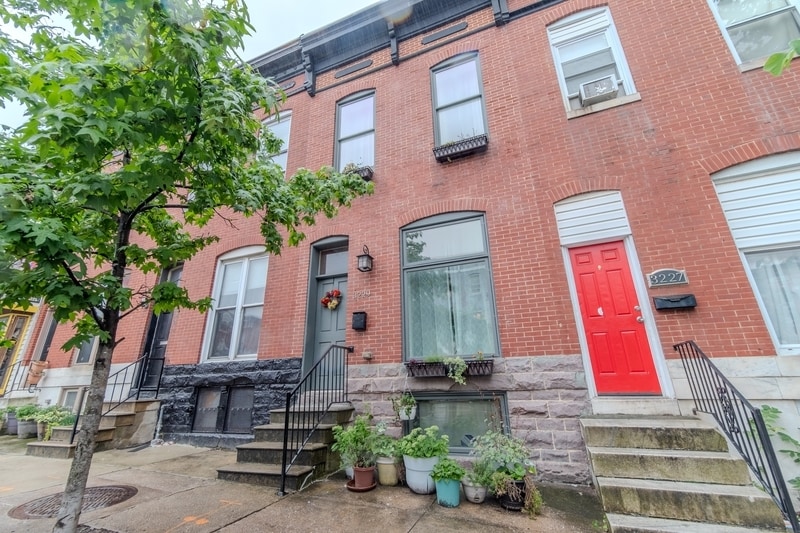 Primary Photo - 3229 E Baltimore St