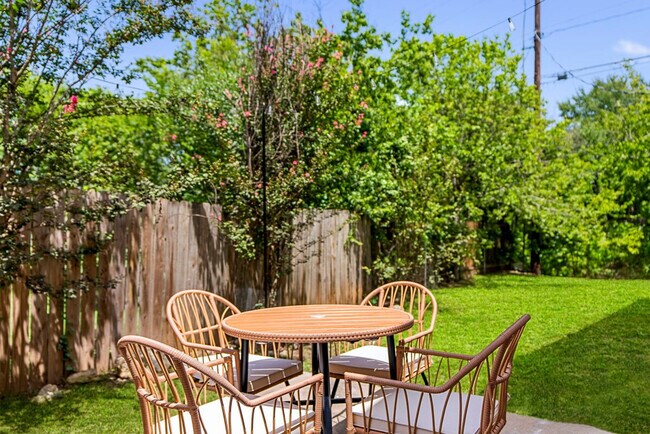 Foto del edificio - 2500 Berkett Dr