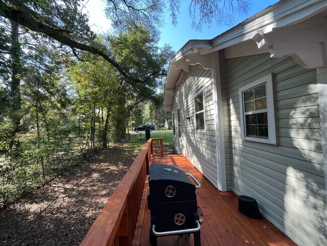 Building Photo - 206 Ridge Rd