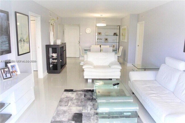 Foto del edificio - 100 Bayview Dr