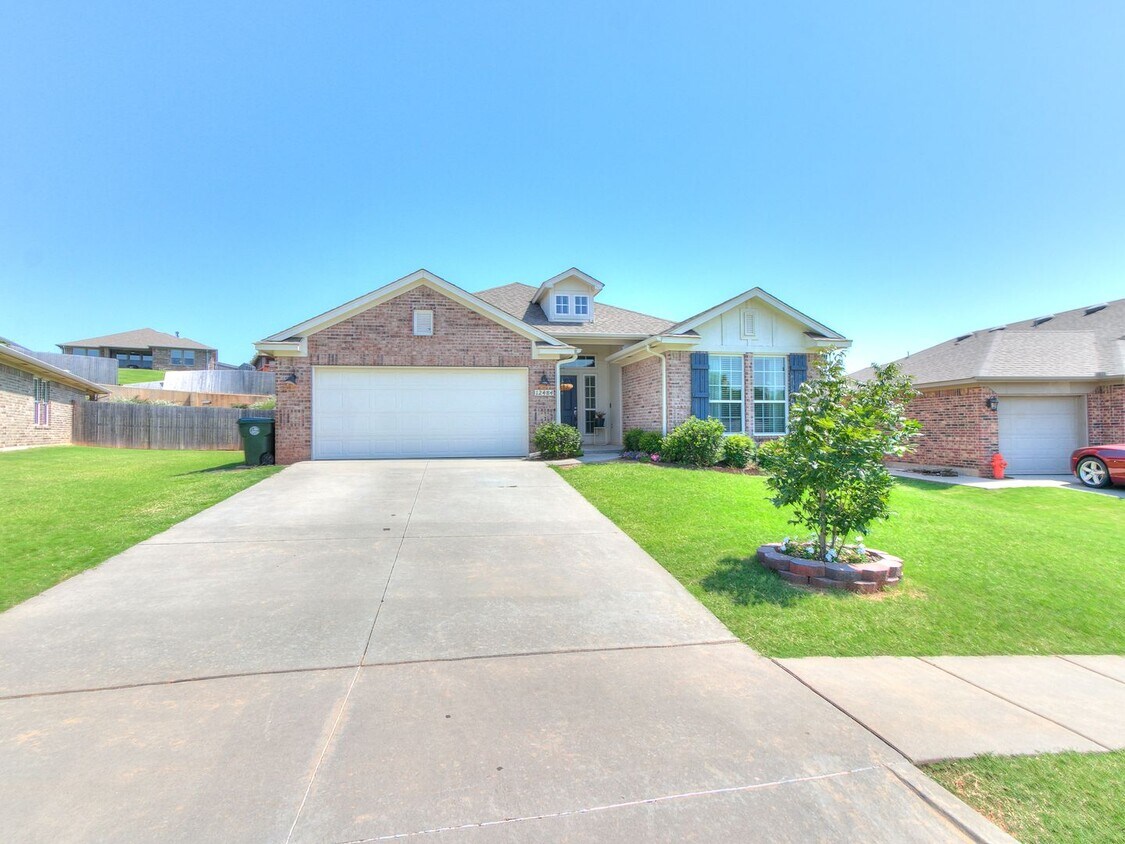 Primary Photo - Modern 3 bed/2 bath in Choctaw