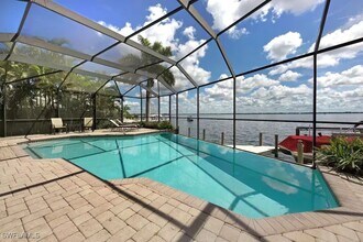 Building Photo - 3115 SE 22nd Pl