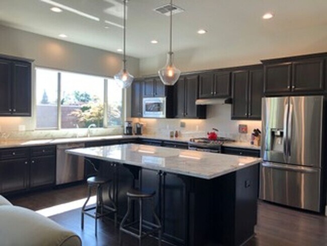 Foto del edificio - Stunning 3 Bedroom 2 Bath in Fair Oaks, CA