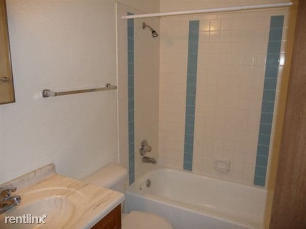 Building Photo - 3630 E Flower St