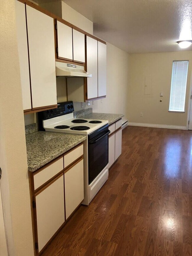 Bright 2bd with Washer/Dryer Hook Ups - House Rental in Camas, WA ...