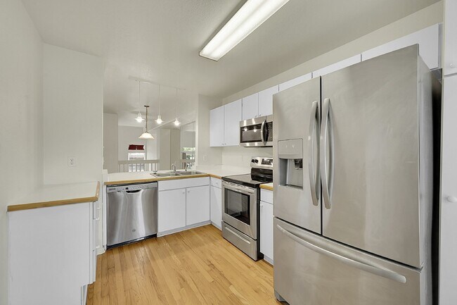 Foto del edificio - $1,950- 2 Bed, 2 Bath Townhouse in Denver with Washer and Dryer!