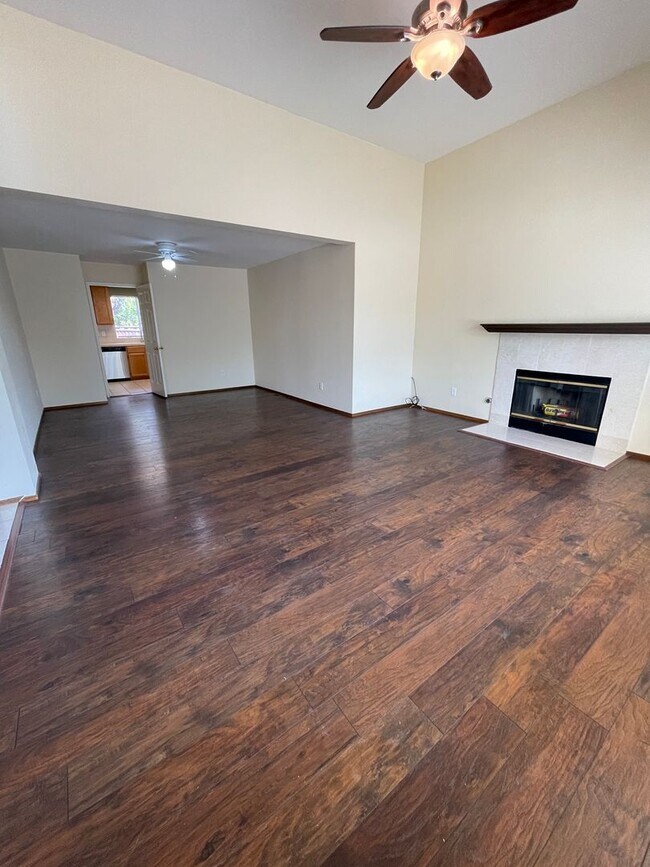 Foto del edificio - 16682 San Benito Dr