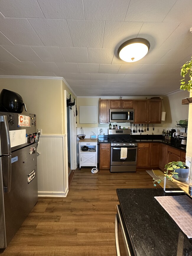 Building Photo - 282 Summer St