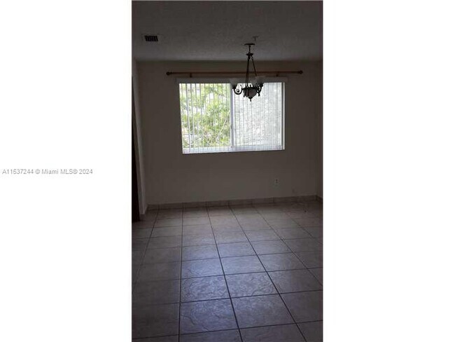 Foto del edificio - 8177 NW 8th St