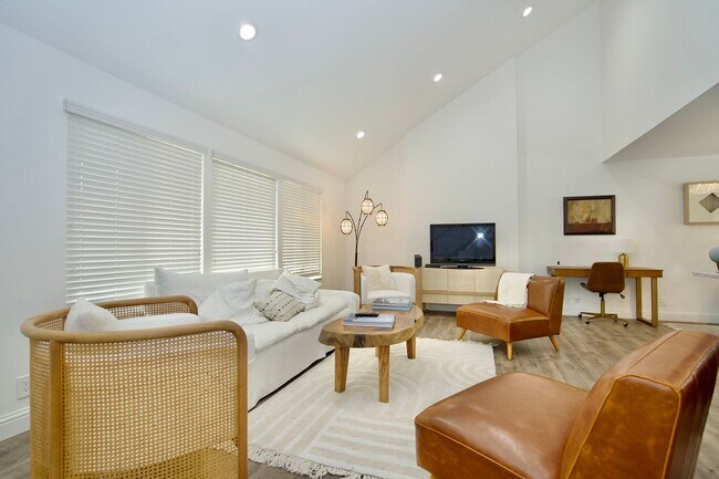 Foto del edificio - Resort Like Living in Desirable Browns Val...