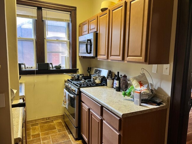 kitchen - 2516 Bellevue Ave