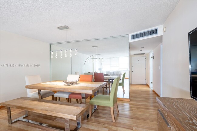 Foto del edificio - 6039 Collins Ave