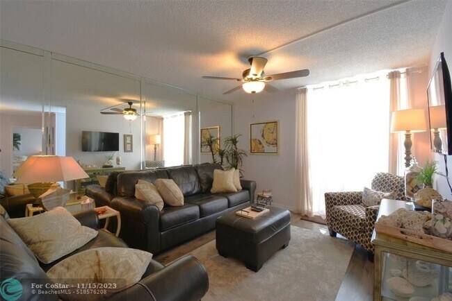 Building Photo - 1505 N Riverside Dr