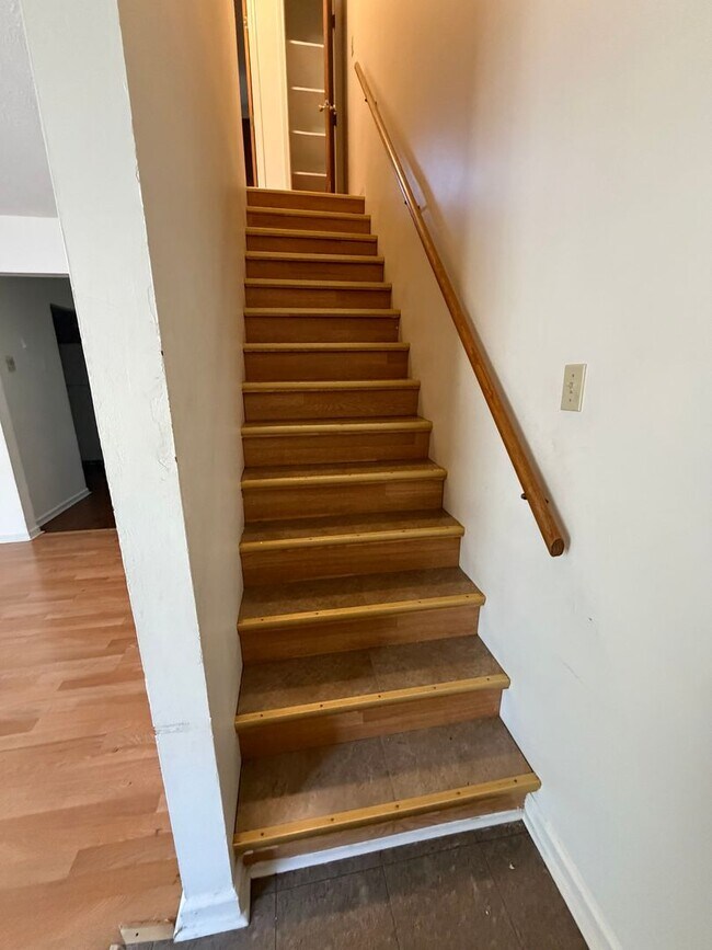 Building Photo - FIRST MONTH HALF OFF! - 2 Bedroom in Versailles!