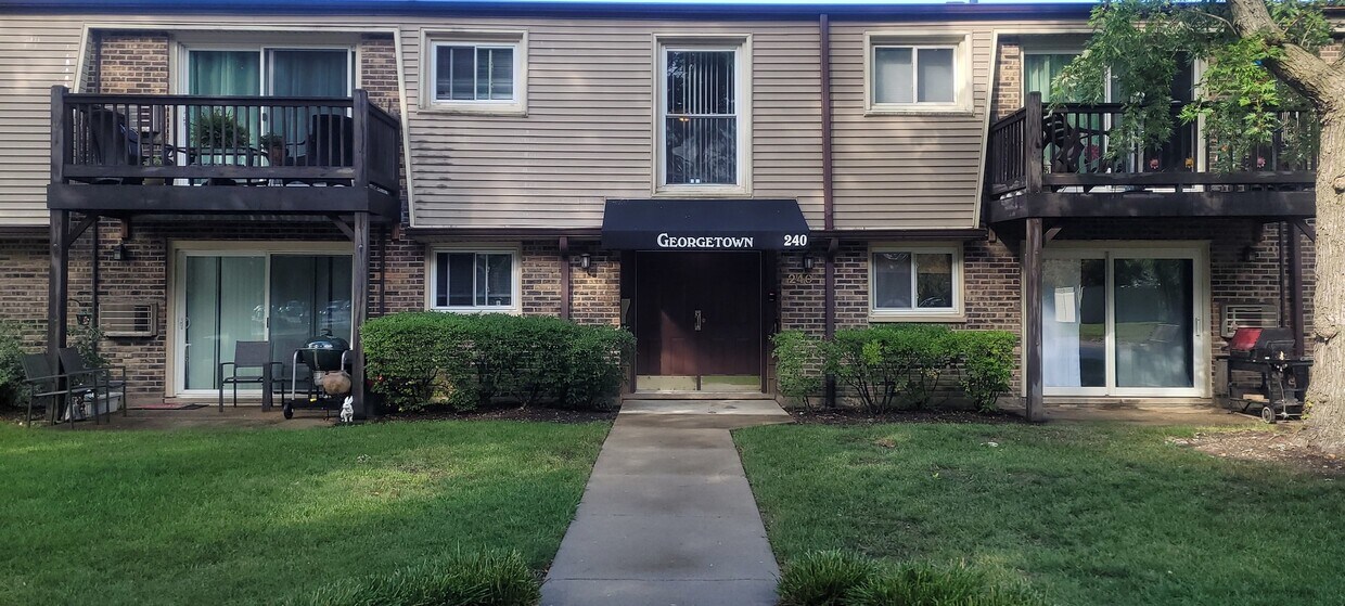 Foto principal - 240 N Carter St