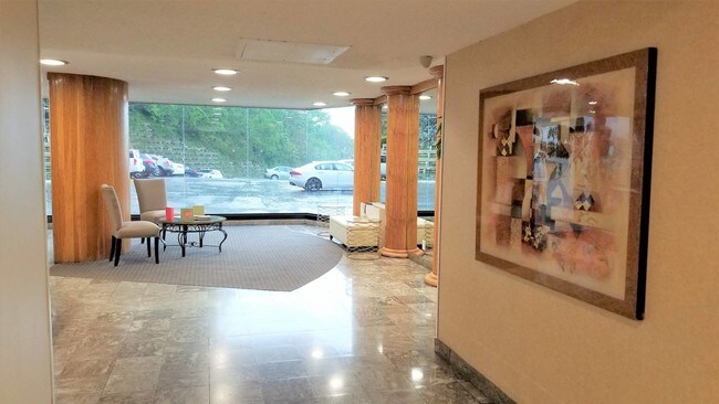 Foto del edificio - 755 Narrows Rd N