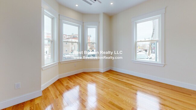 Foto del edificio - 242 Somerville Ave