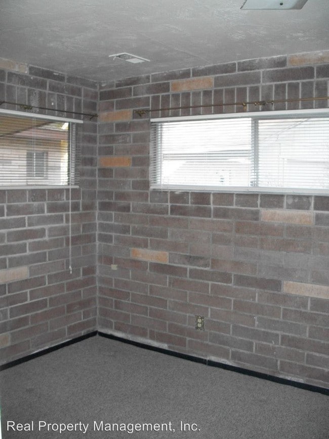Building Photo - 2750 Reservoir Ln