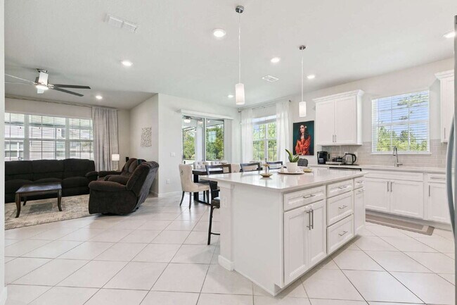 Foto del edificio - Discover Comfort and Space in this 4-Bed, 2-Bath Orlando Gem!