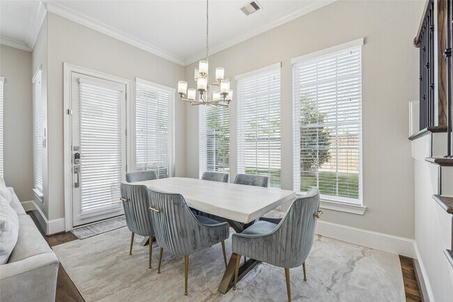 Foto del edificio - 921 Dunleigh Meadows Ln
