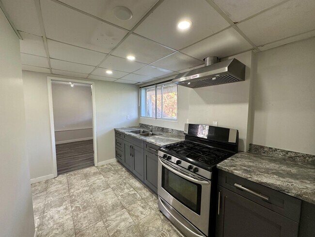 Building Photo - 8446 Hilton Dr