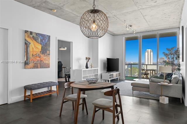 Foto principal - 3470 E Coast Ave