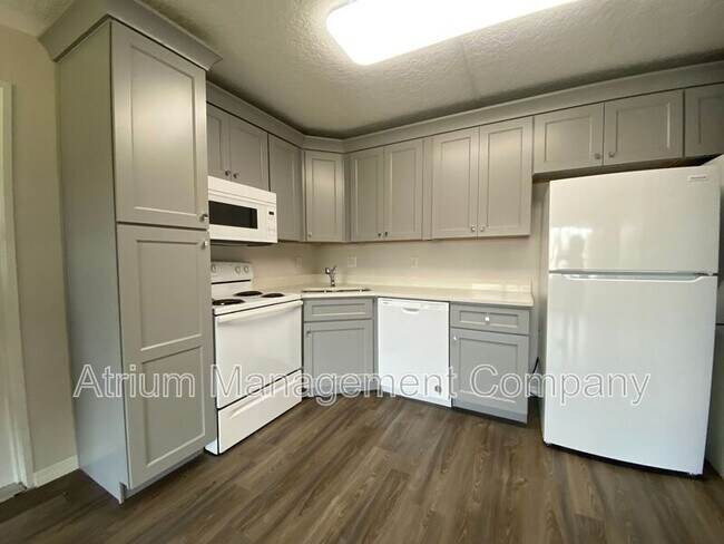 Foto del edificio - 8209-71 Sun Spring Cir