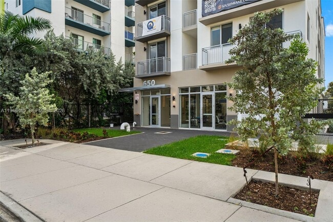 Foto del edificio - 650 SW 1st St