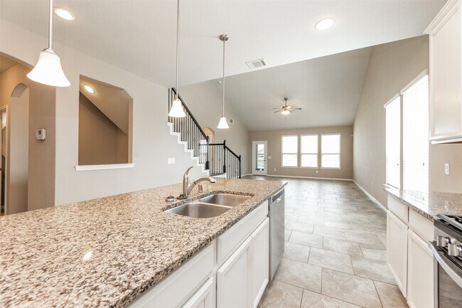 Building Photo - 5302 Silver Ledge Dr
