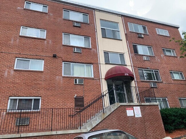 Foto del edificio - 276 Corey Rd