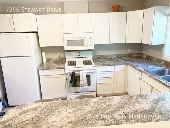Building Photo - 4 BR 2 BA Twin Home in Eden Prairie