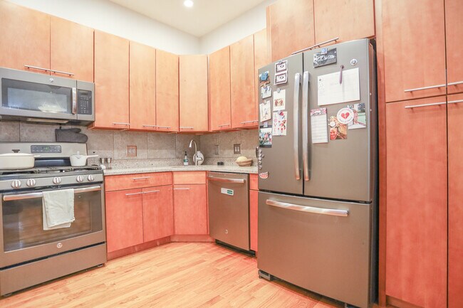 Building Photo - 1265 N Wolcott Ave