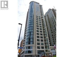 Building Photo - 242-2242 Rideau St