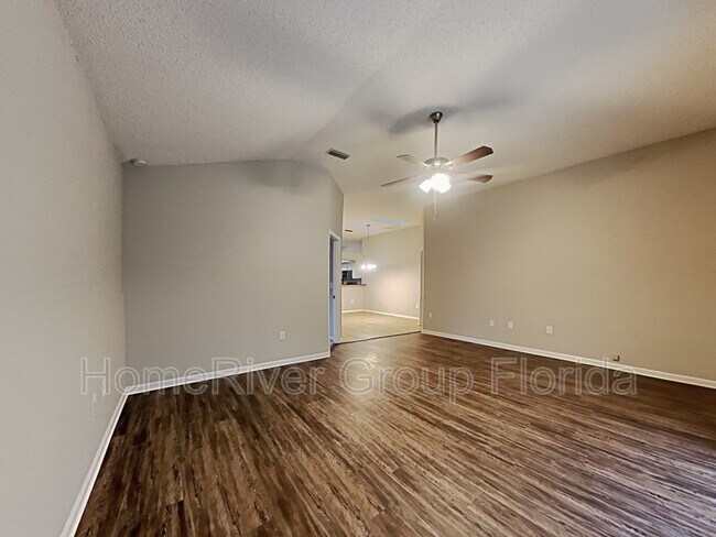 Foto del edificio - 6075 Scenic Meadow Ln