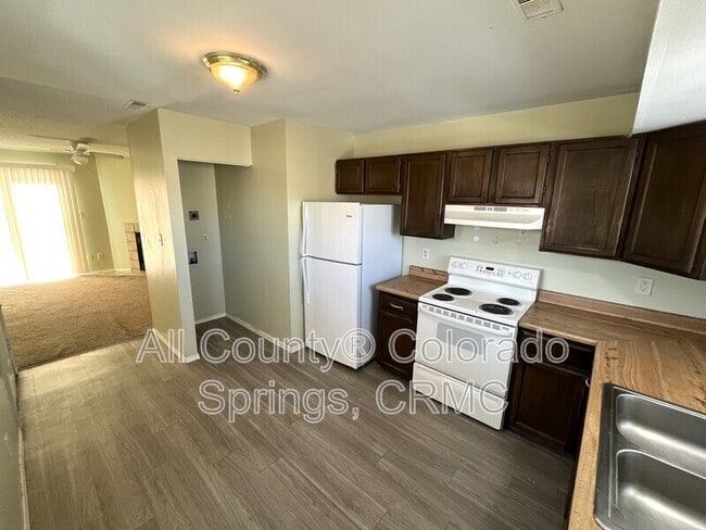 Building Photo - 1010 Mazatlan Cir