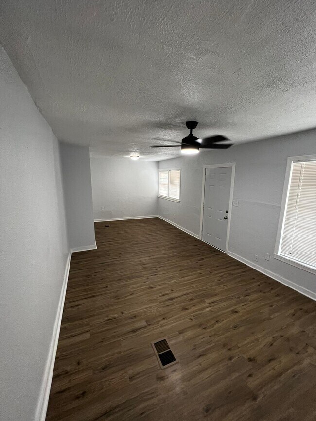 Building Photo - 1058 Combs St
