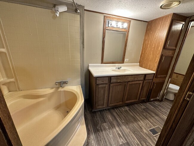 Foto del edificio - 13995 Hwy 73 Lot 10