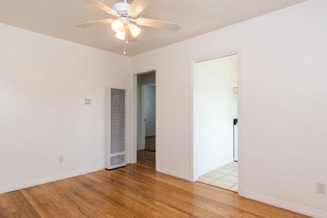 Building Photo - Nice 2 bedroom, 1 bath Apartment with Storage