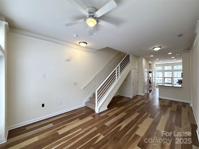 Foto del edificio - 520 New Bern Station Ct