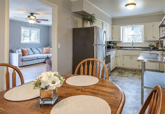 Foto del edificio - 3 bed/ 2 bath house located in Broken Arrow!