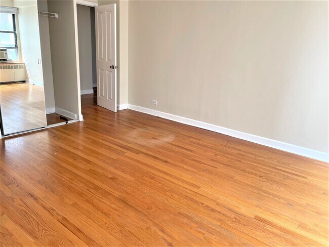 Foto del edificio - 4180 N Marine Dr