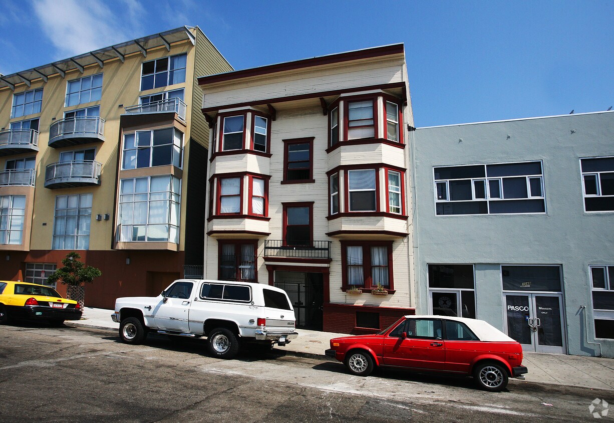 Primary Photo - 181-191 Russ St