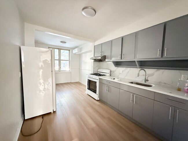 Foto del edificio - 238 Bay 22nd St