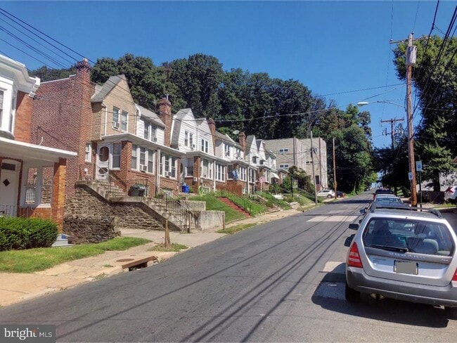 Building Photo - 306 Leverington Ave