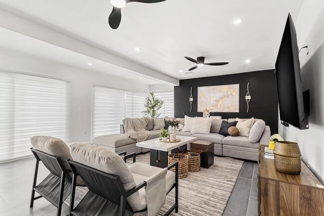 Building Photo - 650 69th Ave S