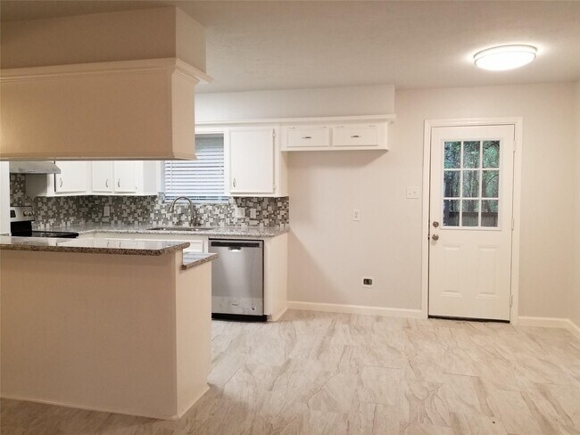 Building Photo - 237 N Forest Dr