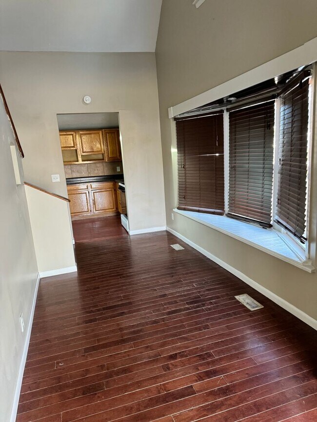 Building Photo - 2 Bedroom House - South Toledo